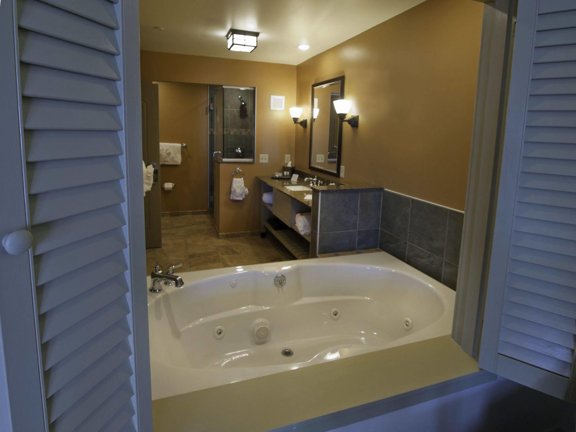 1000 Islands Harbor Hotel Clayton Bagian luar foto